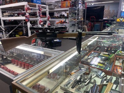 WINCHESTER 190 .22 LR - Image 1 of 3