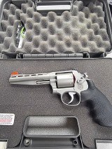 SMITH & WESSON PERFORMANCE CENTER 686 PLUS .38 SPECIAL/.357 MAGNUM - Image 1 of 3
