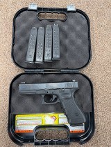 GLOCK 22 .40 S&W - 1 of 3