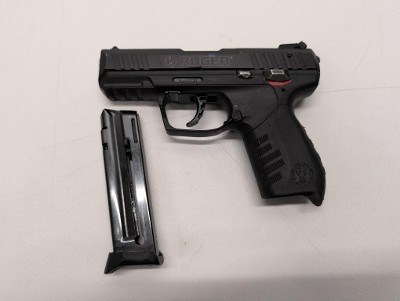RUGER SR22P .22 LR - Image 3 of 3