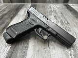 GLOCK 22 GEN 4 40 Smith & Wesson - 2 of 3