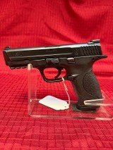 SMITH & WESSON M&P 40 .40 S&W - 1 of 3