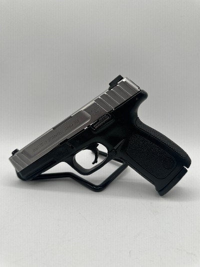 SMITH & WESSON SD40 VE .40 S&W - Image 1 of 3