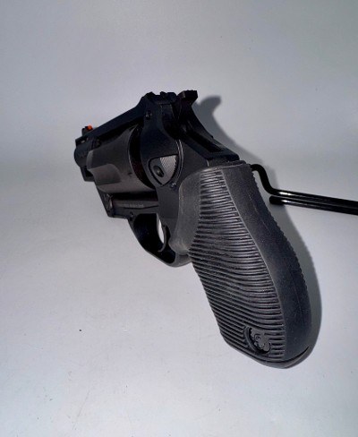 TAURUS THE JUDGE .45lc / .410 - Image 2 of 3