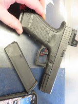 GLOCK G22 GEN 4 .40 S&W - 1 of 3