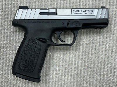 SMITH & WESSON SD40 VE .40 S&W - Image 1 of 3