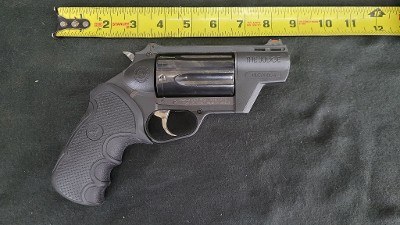 TAURUS JUDGE PUBLIC DEFENDER POLYMER .45 LC/.410 GA - Image 1 of 2