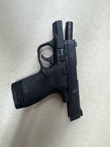 SMITH & WESSON M&P40 SHIELD M2.0 (11812) 40 Smith & Wesson - 1 of 3