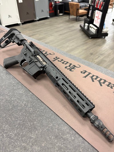 LWRCI M6IC .300 AAC BLACKOUT - Image 1 of 2