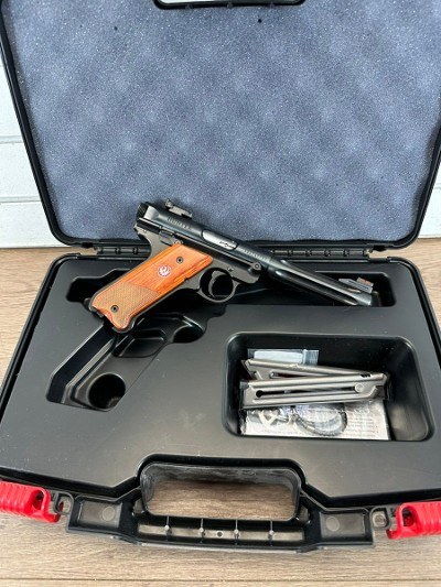 RUGER MARK IV (40177) .22 LR - Image 1 of 3
