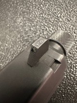 HECKLER & KOCH USP .45 ACP - 9 of 12