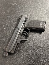 HECKLER & KOCH USP .45 ACP - 1 of 12
