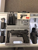 HECKLER & KOCH USP .45 ACP - 2 of 12