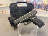 GLOCK 23 .40 S&W - 1 of 8