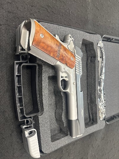SIG SAUER 1911 STX FULL-SIZE .45 ACP - Image 2 of 6