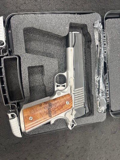 SIG SAUER 1911 STX FULL-SIZE .45 ACP - Image 3 of 6