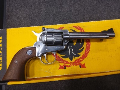 RUGER NEW MODEL SINGLE-SIX CONVERTIBLE .22 LR/.22 WMR - Image 9 of 9