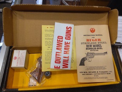 RUGER NEW MODEL SINGLE-SIX CONVERTIBLE .22 LR/.22 WMR - Image 3 of 9