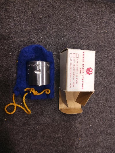 RUGER NEW MODEL SINGLE-SIX CONVERTIBLE .22 LR/.22 WMR - Image 2 of 9