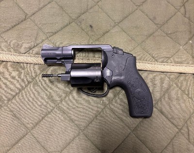 SMITH & WESSON BODYGAURD W LASER.38 SPL - Image 2 of 7