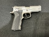 SMITH & WESSON 4006 .40 S&W - 1 of 3