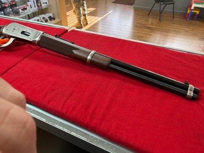 WINCHESTER MODEL 94 JOHN WAYNE COMMEMORATIVE .32-40 WIN - Image 3 of 3
