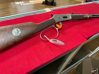 WINCHESTER MODEL 94 JOHN WAYNE COMMEMORATIVE .32-40 WIN - Image 1 of 3