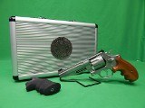 SMITH & WESSON 627-5 PERFORMANCE CENTER .357 MAG - 1 of 3