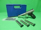 SMITH & WESSON SW22 VICTORY .22 LR - 1 of 3