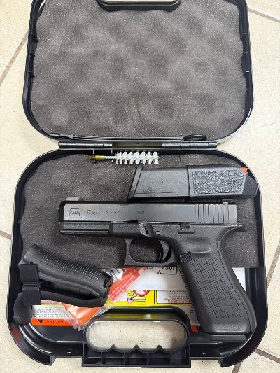 GLOCK G17 GEN 4 9MM LUGER (9x19 PARA) - Image 1 of 3