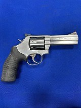 SMITH & WESSON 686 PLUS .357 MAG - 1 of 3
