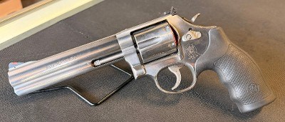 SMITH & WESSON MODEL 686-6 .357 MAG - Image 1 of 3