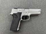 SMITH & WESSON 5946 9MM LUGER (9x19 PARA) - 1 of 3