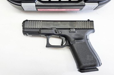 GLOCK ***MUST SEE SERIAL NUMBER***LIKE-NEW GLOCK 19 GEN 5 CHAMBERED IN 9MM 9MM LUGER (9x19 PARA) - Image 2 of 3