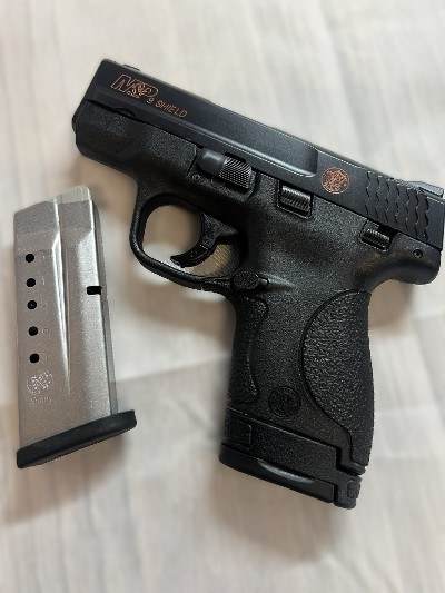 SMITH & WESSON M&P Shield 9MM LUGER (9x19 PARA) - Image 1 of 3