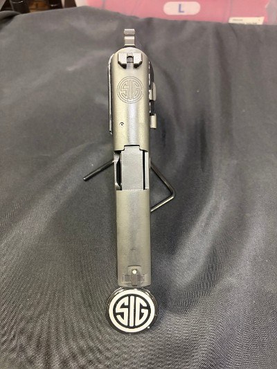 SIG SAUER M11-A1 9MM LUGER (9x19 PARA) - Image 3 of 4