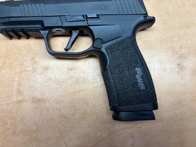 SIG SAUER P365 XMACRO 9MM LUGER (9x19 PARA) - Image 4 of 13