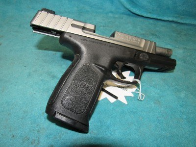SMITH & WESSON SD40/SD40VE .40 S&W - Image 1 of 2