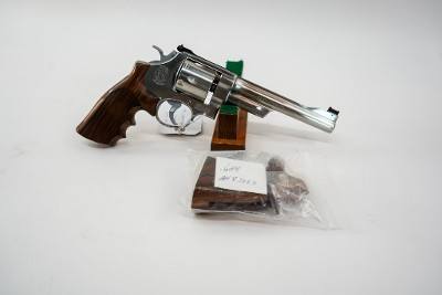 SMITH & WESSON 624 .44 S&W SPECIAL - Image 1 of 2