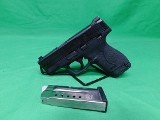SMITH & WESSON M&P9 SHIELD M2.0 9MM LUGER (9x19 PARA) - 1 of 6