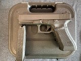 Glock G22Gen 4 .40 S&W - 1 of 6