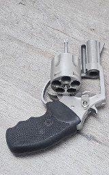 CHARTER ARMS BULLDOG .45 COLT/.45 ACP - Image 4 of 9