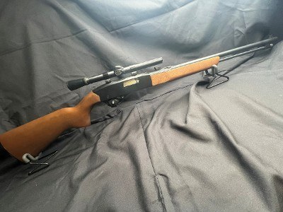 WINCHESTER 190 .22 LR - Image 1 of 11