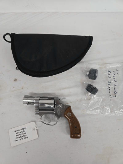 SMITH & WESSON Model 60, No Dash, Chiefs Special Nickel Plated, 2 Speedloaders, Soft Case .38 SPL - Image 1 of 3