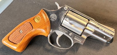 TAURUS 85 .38 SPL - Image 2 of 3