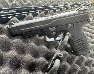 FN FNS-40 .40 CALIBER - Image 1 of 3