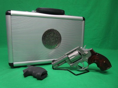 SMITH & WESSON 681PC CAMFOUR EXCLUSIVE .357 MAG - Image 1 of 3