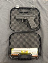 GLOCK G23 GEN3 .40 S&W - 1 of 3