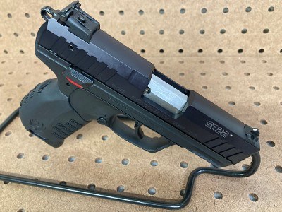 RUGER SR22 .22 LR - Image 2 of 3
