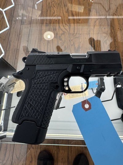 WILSON COMBAT SFX9 Subcompact 9MM LUGER (9x19 PARA) - Image 1 of 3